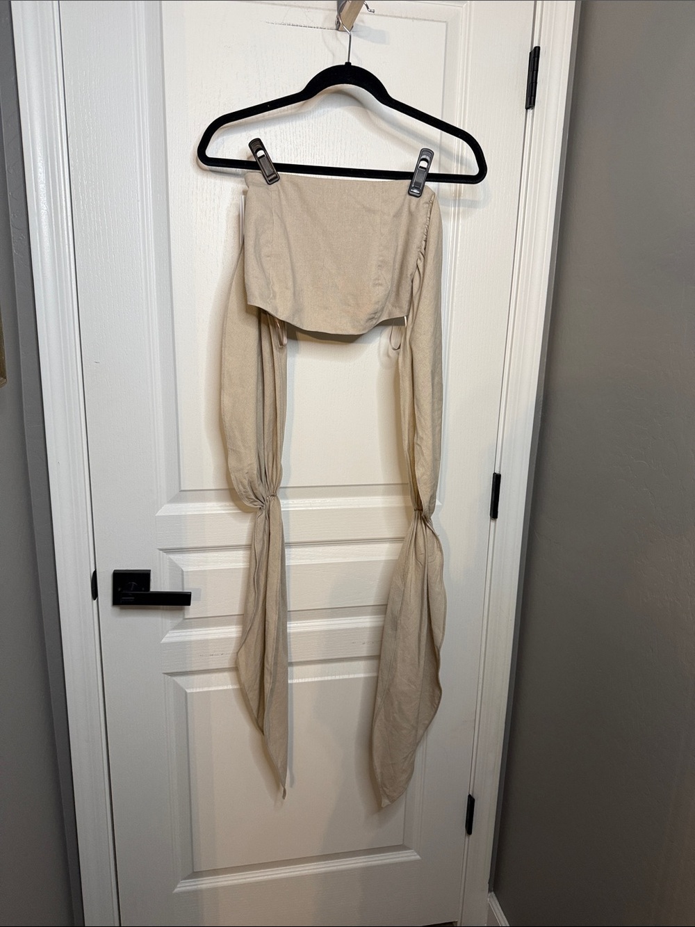 Commense Halter Top - Picture 2 of 5